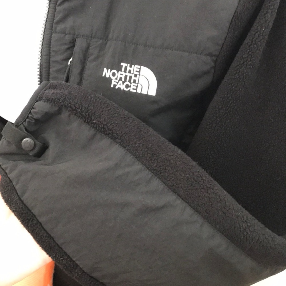Black north face jacket PRICE NEGOTIABLE!!🥰 - Picture 8 of 8